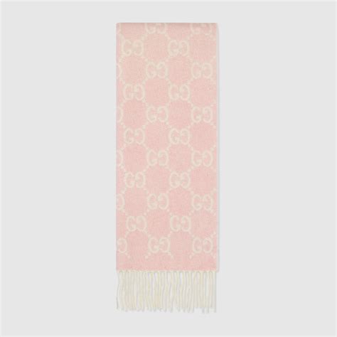 gucci 10263432|GG cashmere scarf in pink and ivory .